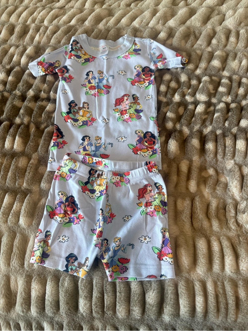 Hanna Andersson White Girls Pajama Set with Multicolor Princess Prints